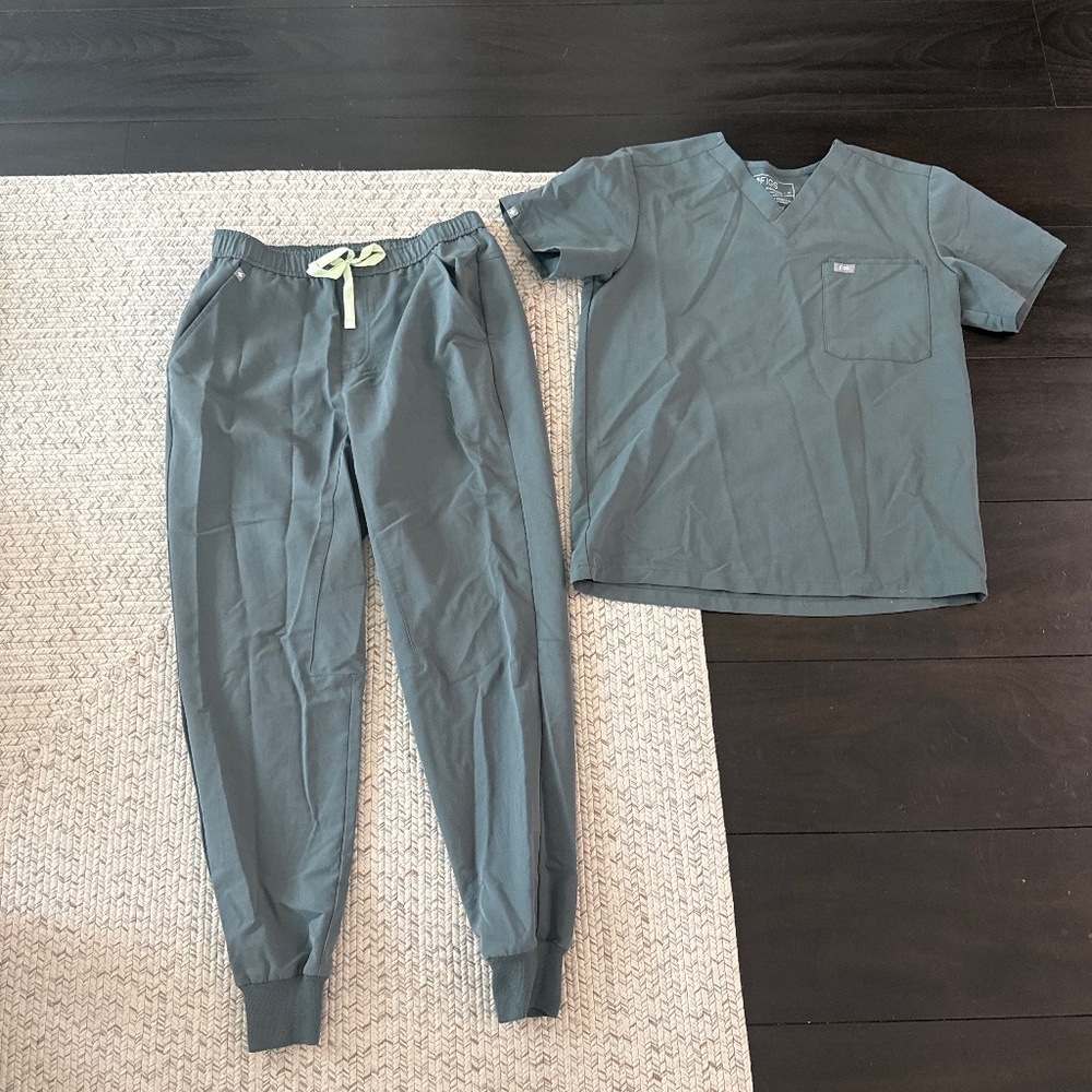 Figs scrub set